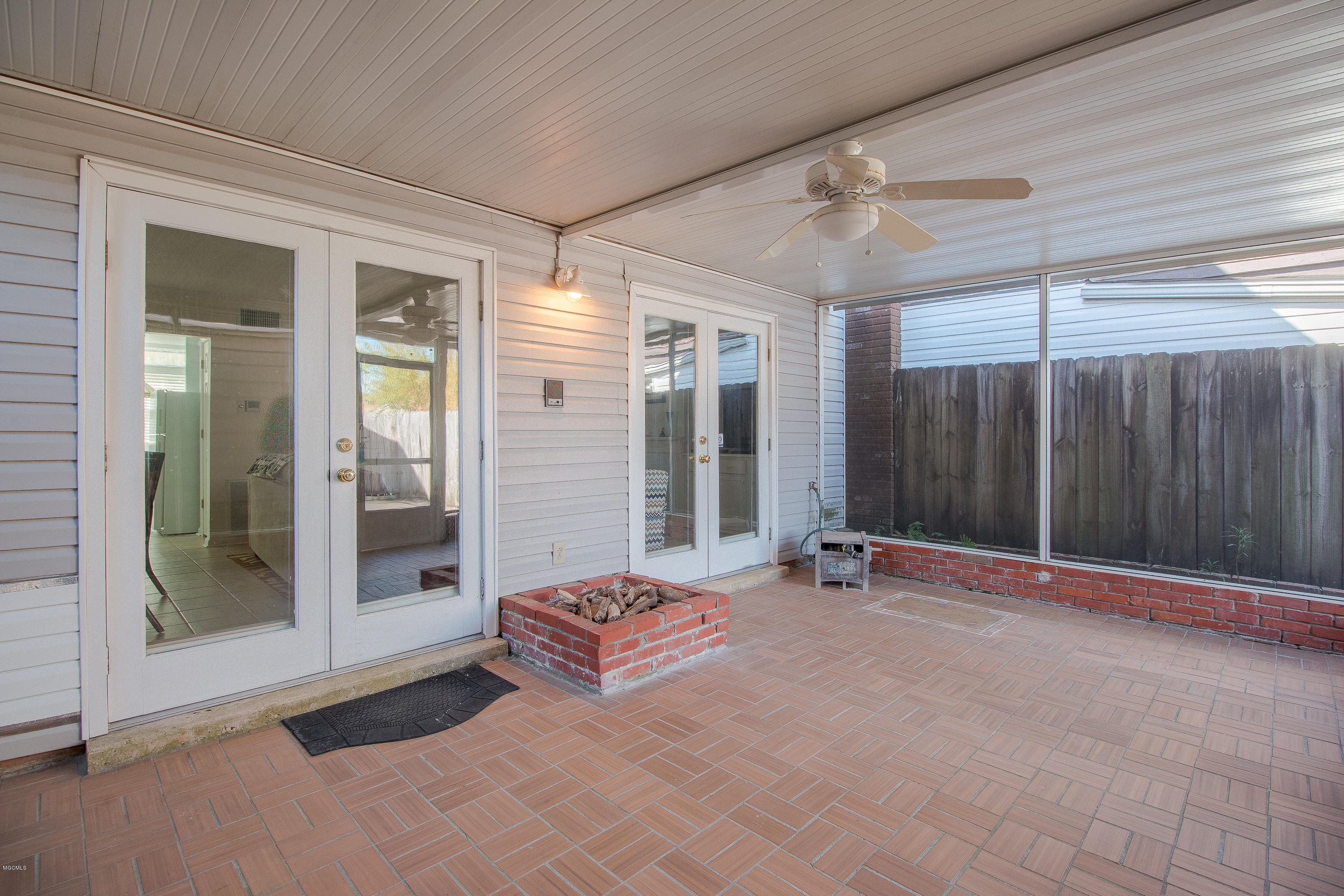 928 Courthouse Road, Unit 45 Gulfport, MS 39507 - Photo 13 of 16 Sunroom