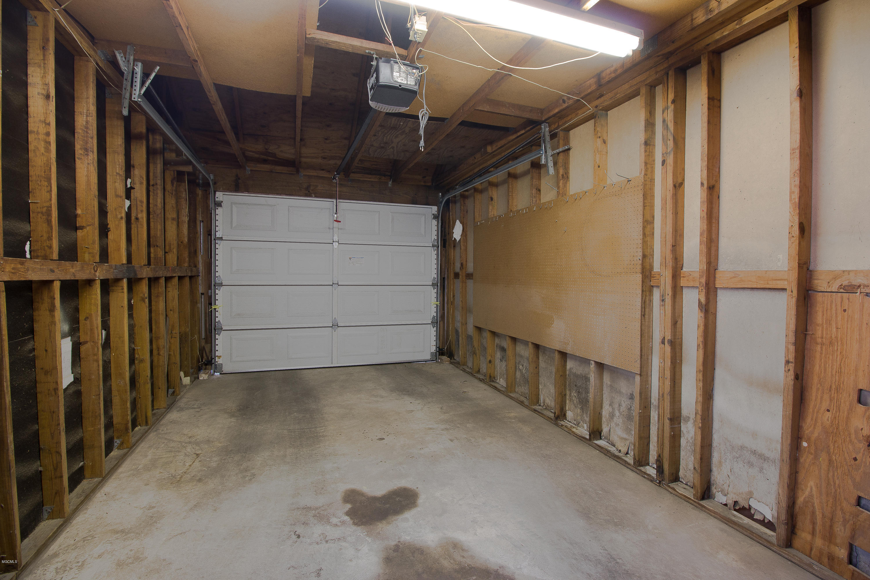928 Courthouse Road, Unit 45 Gulfport, MS 39507 - Photo 16 of 16 Single Car Garage