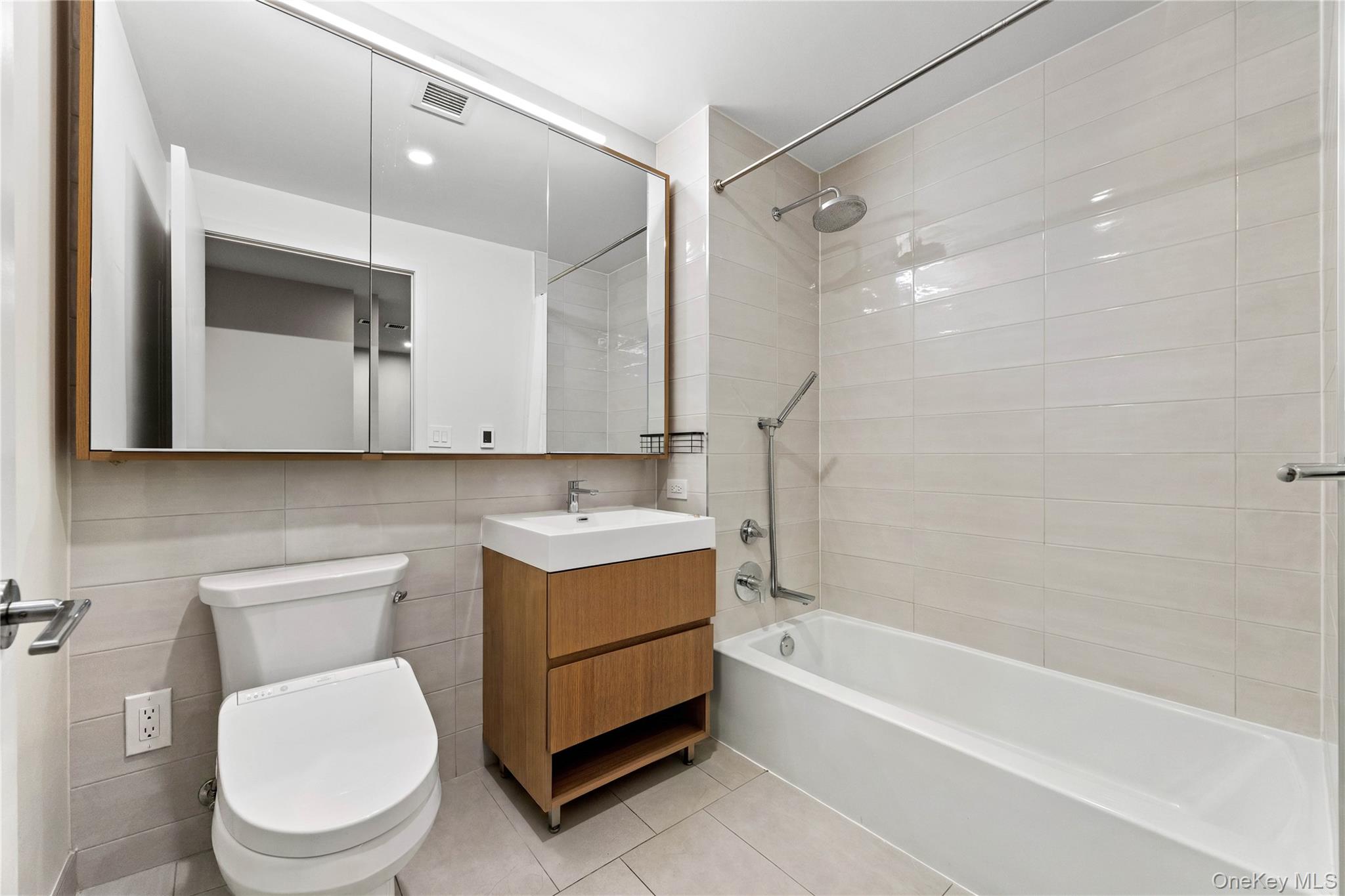 131-02 40th Road, Unit 14B Queens, NY 11354 - Photo 5 of 17