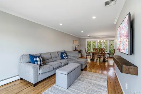 $1,199,999 | 159 Driftwood Drive, West Islip, NY 11795