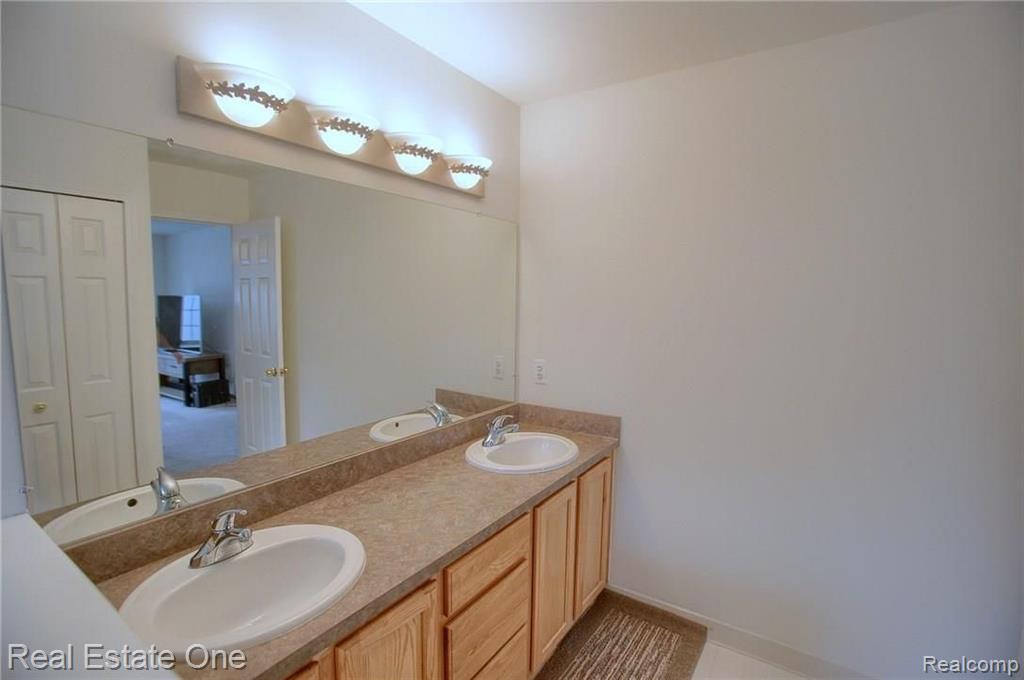 2054 Baron Rochester Hills, MI 48307 - Photo 23 of 32