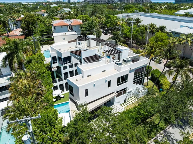 $2,950,000 | 548 Fernwood Road, Unit 548, Key Biscayne, FL 33149