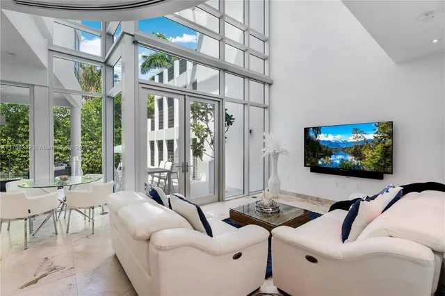 $2,950,000 | 548 Fernwood Road, Unit 548, Key Biscayne, FL 33149