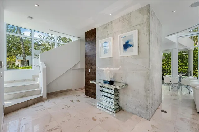 $2,950,000 | 548 Fernwood Road, Unit 548, Key Biscayne, FL 33149