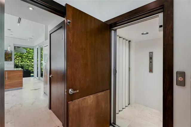 $2,950,000 | 548 Fernwood Road, Unit 548, Key Biscayne, FL 33149