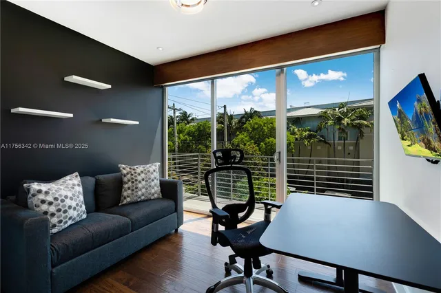 $2,950,000 | 548 Fernwood Road, Unit 548, Key Biscayne, FL 33149