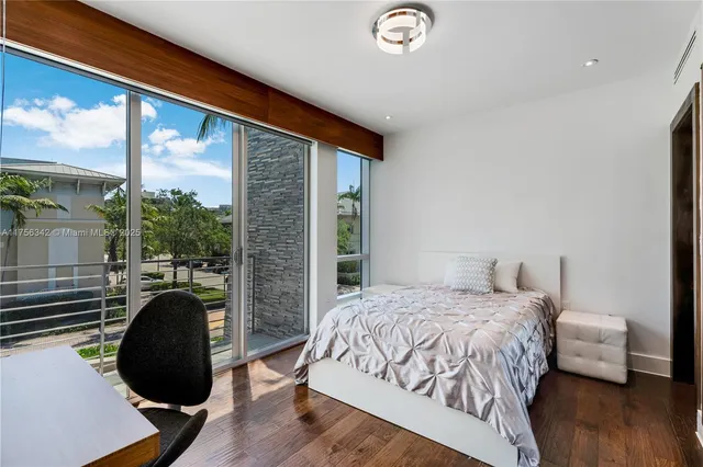 $2,950,000 | 548 Fernwood Road, Unit 548, Key Biscayne, FL 33149