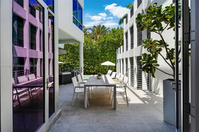 $2,950,000 | 548 Fernwood Road, Unit 548, Key Biscayne, FL 33149