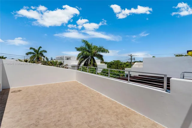 $2,950,000 | 548 Fernwood Road, Unit 548, Key Biscayne, FL 33149