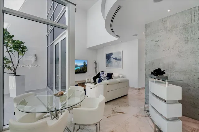 $2,950,000 | 548 Fernwood Road, Unit 548, Key Biscayne, FL 33149