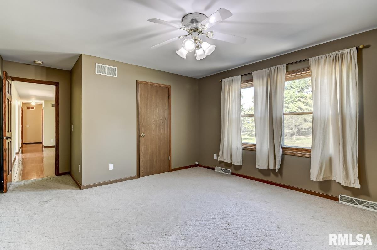6365 Deer Run Road Rochester, IL 62563 - Photo 16 of 37