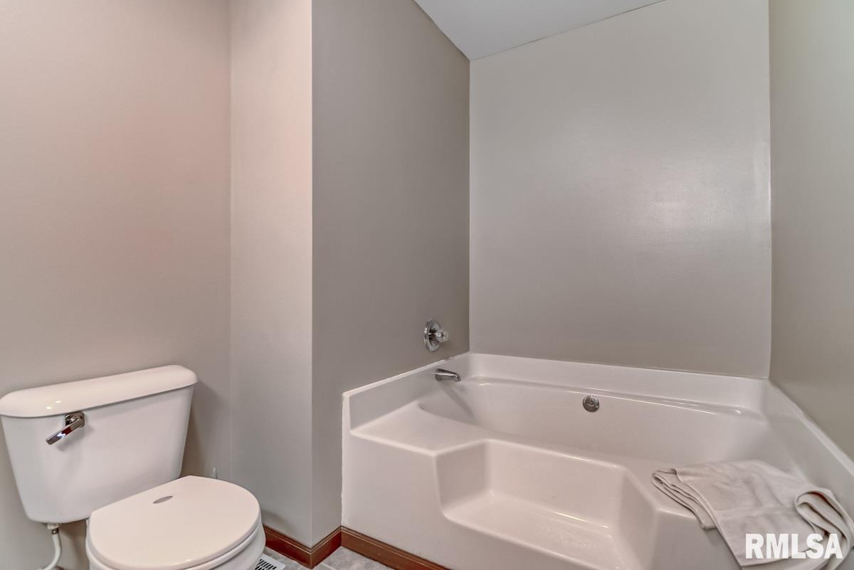6365 Deer Run Road Rochester, IL 62563 - Photo 20 of 37