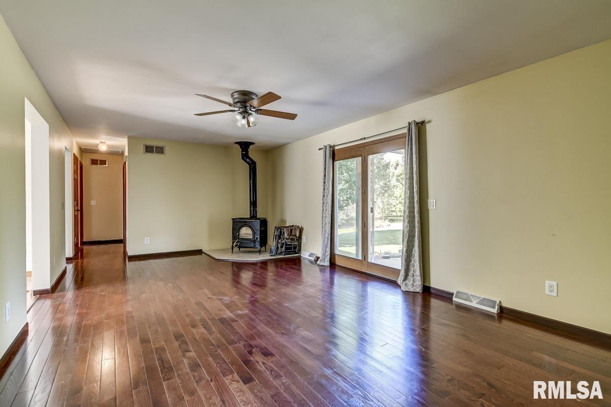 6365 Deer Run Road Rochester, IL 62563 - Photo 3 of 37