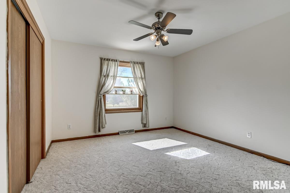 6365 Deer Run Road Rochester, IL 62563 - Photo 23 of 37