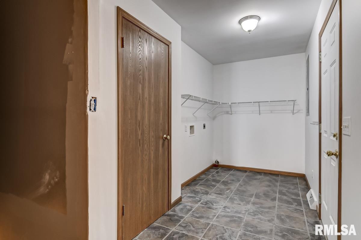 6365 Deer Run Road Rochester, IL 62563 - Photo 27 of 37
