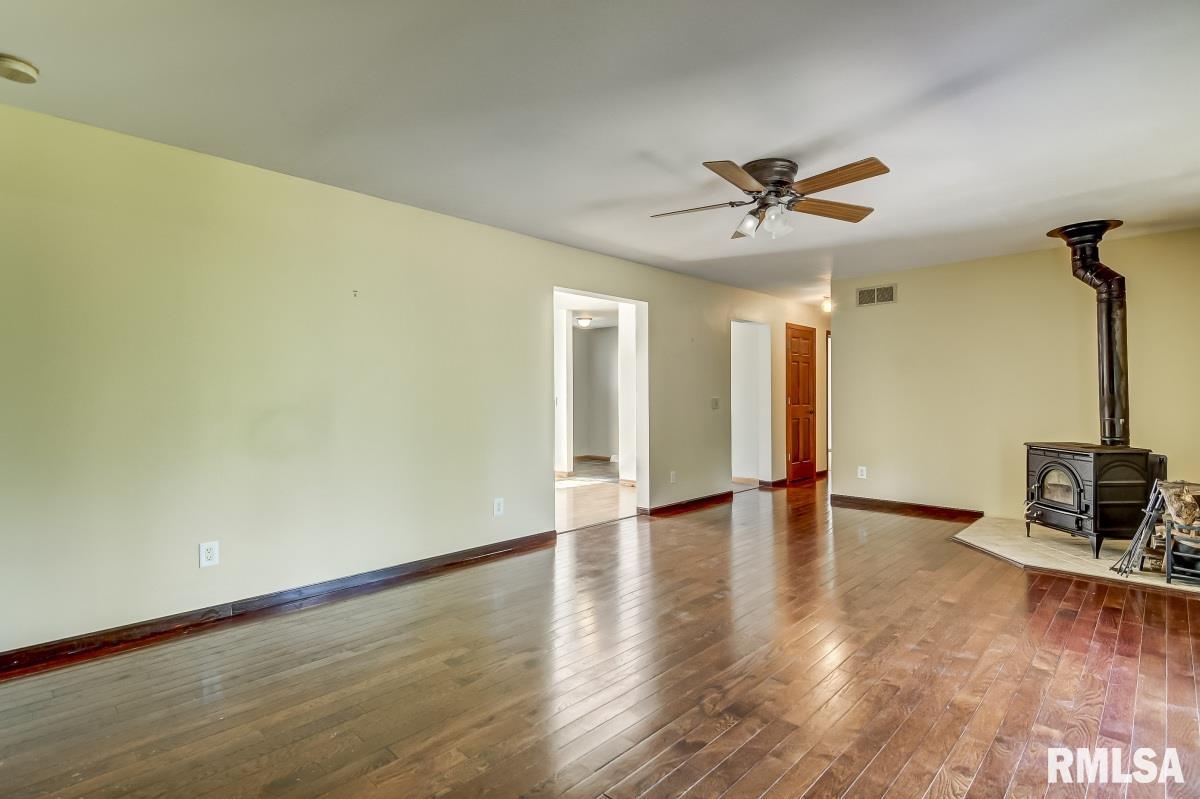 6365 Deer Run Road Rochester, IL 62563 - Photo 4 of 37