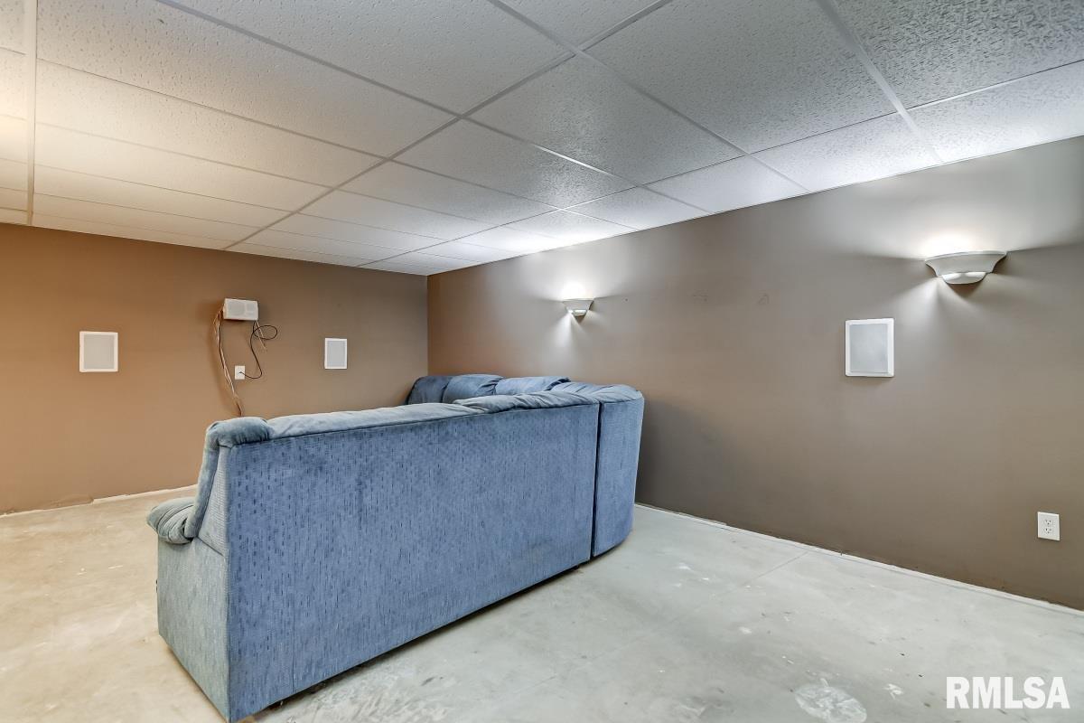 6365 Deer Run Road Rochester, IL 62563 - Photo 32 of 37