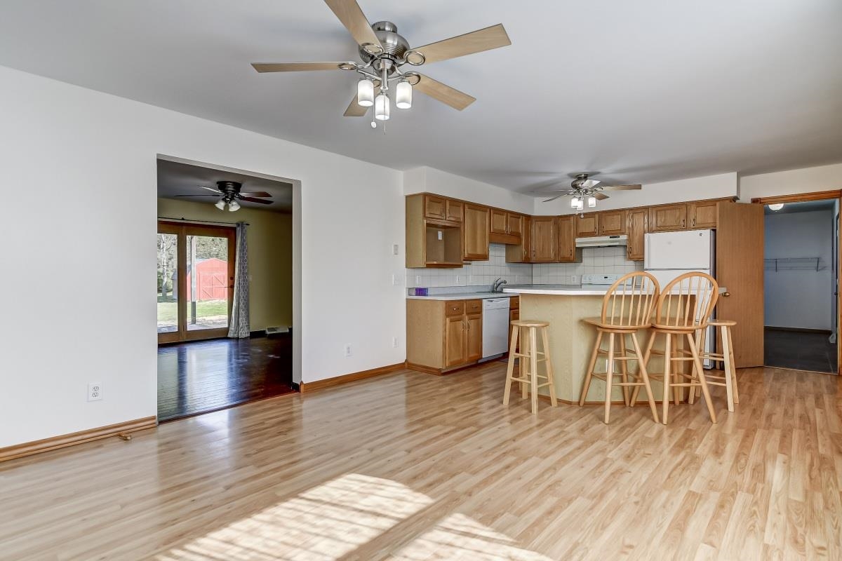6365 Deer Run Road Rochester, IL 62563 - Photo 7 of 37