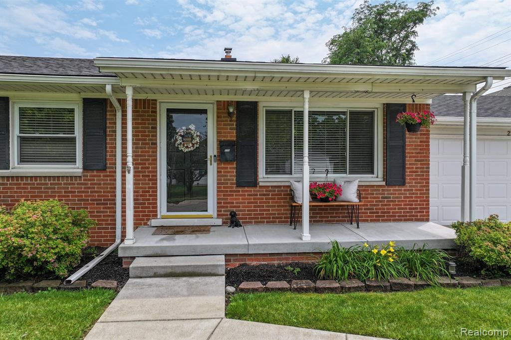 220 Old Bridge Road Grand Blanc, MI 48439 - Photo 3 of 33 Gallery Image 3