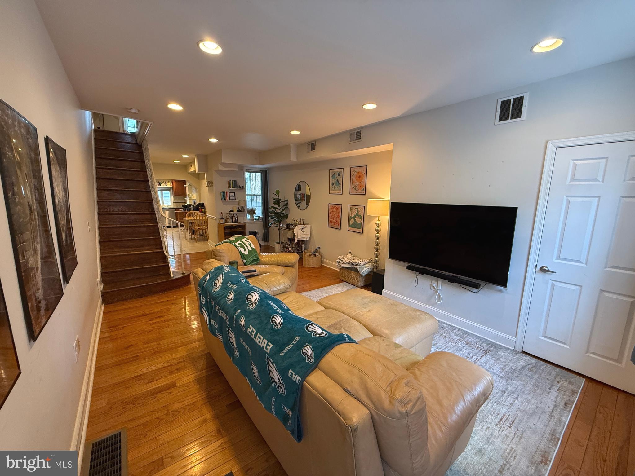 614 South LeCount Street Philadelphia, PA 19146 - Photo 2 of 21