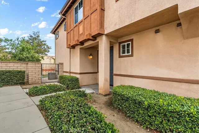 a view of a back yard of the house