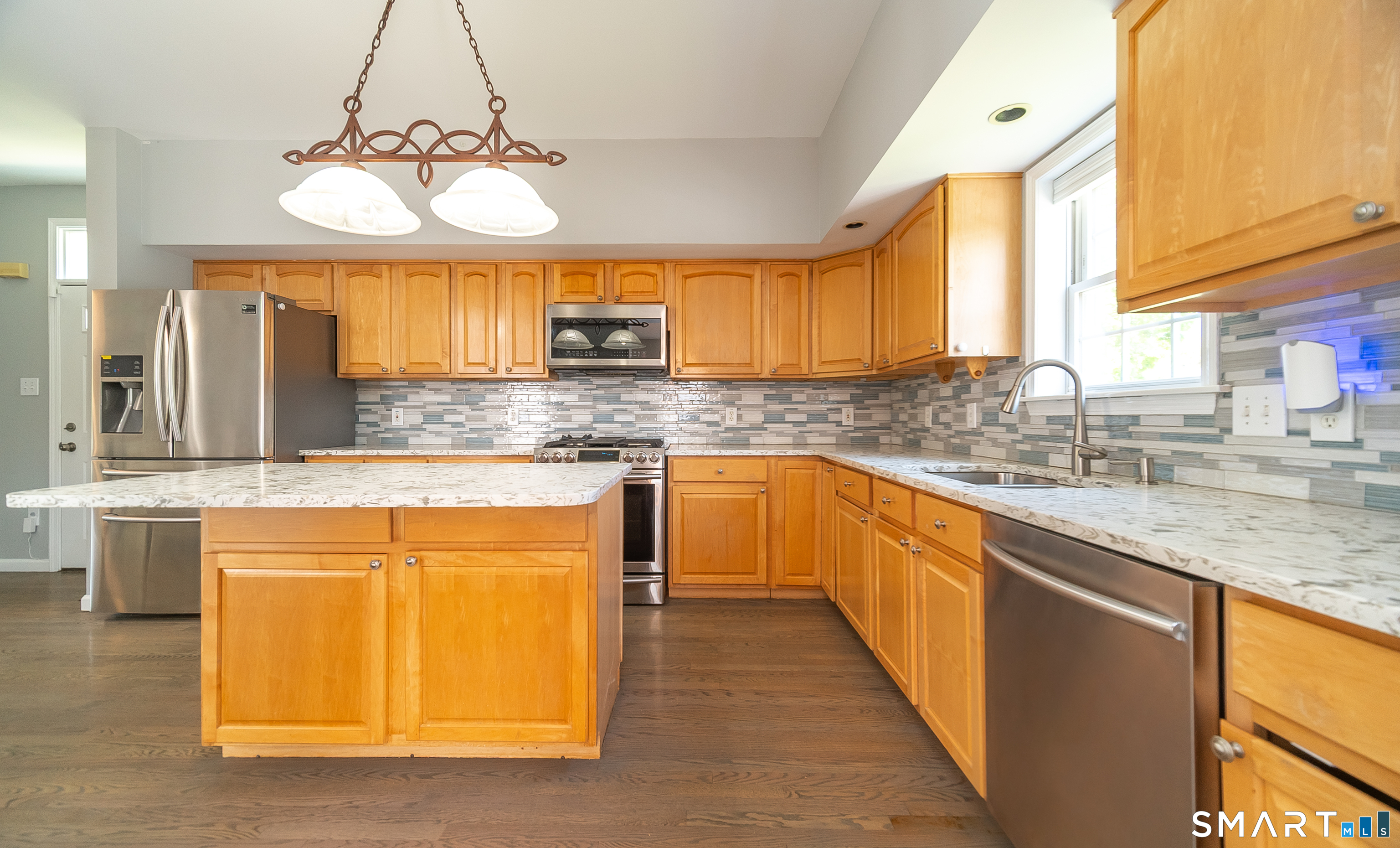 1780 Stratfield Road Fairfield, CT 06825 - Photo 11 of 40