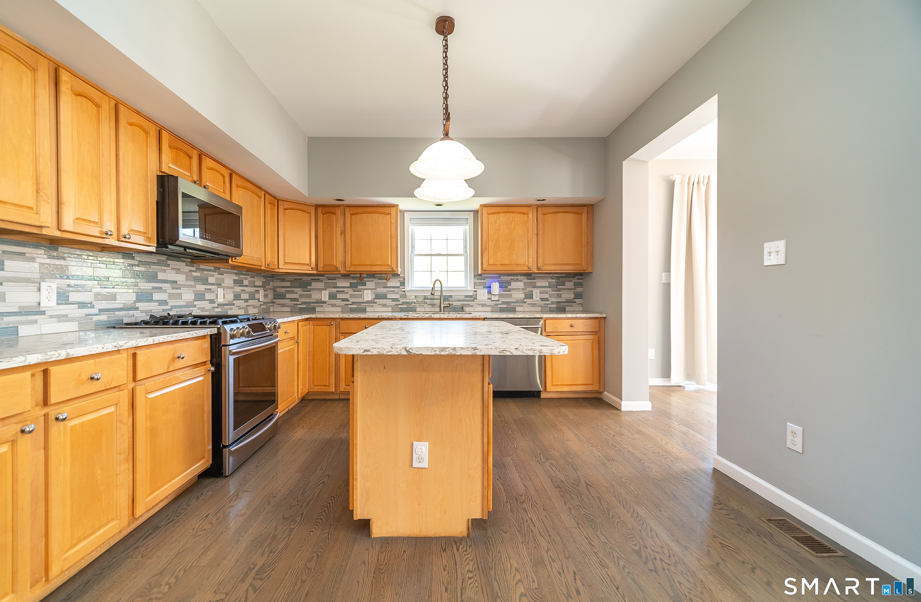 1780 Stratfield Road Fairfield, CT 06825 - Photo 7 of 40