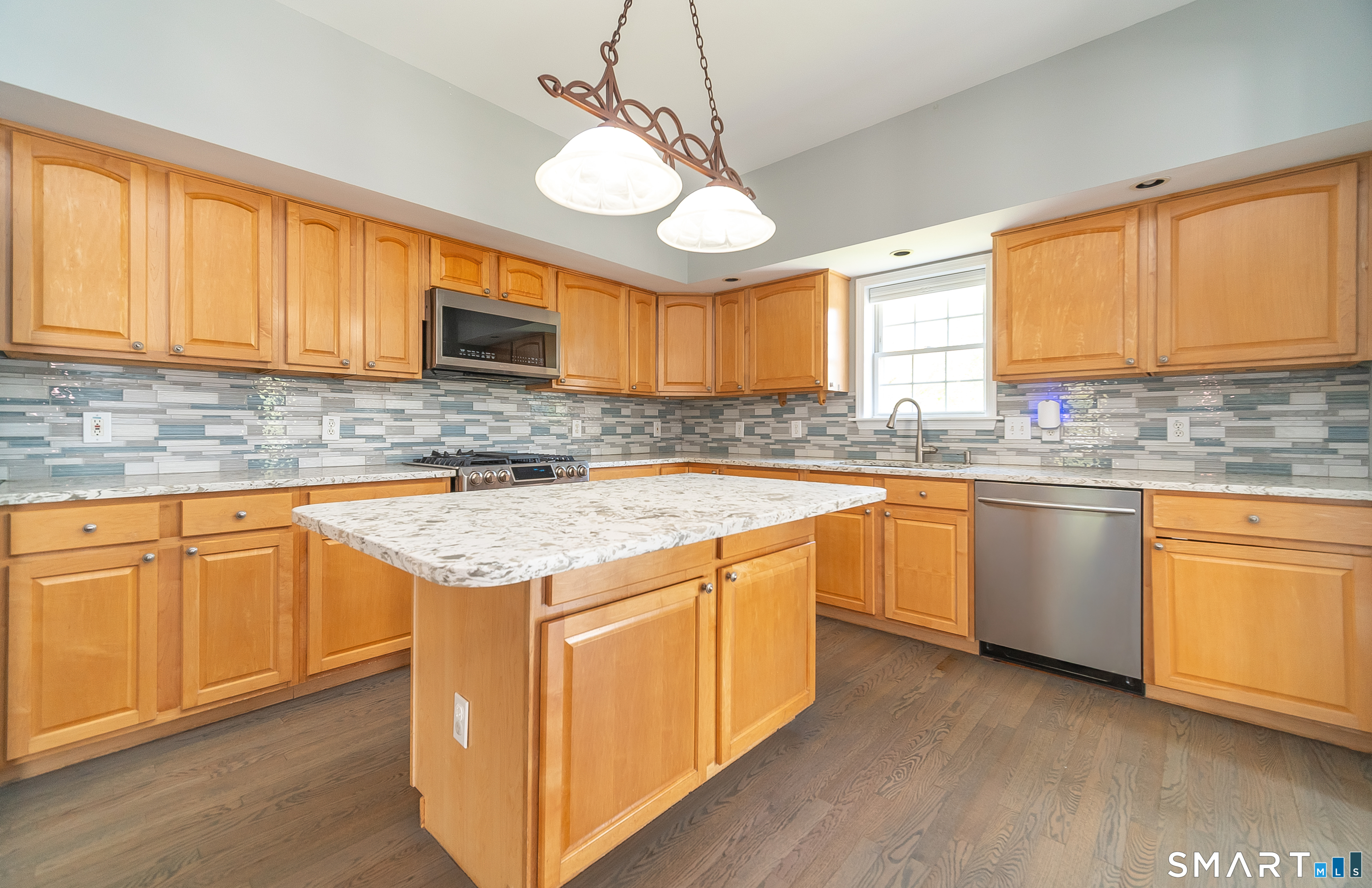 1780 Stratfield Road Fairfield, CT 06825 - Photo 9 of 40
