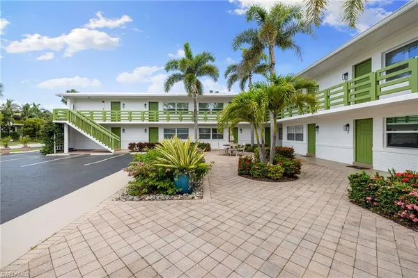 $375,000 | 975 9th Avenue South, Unit 19, Naples, FL 34102