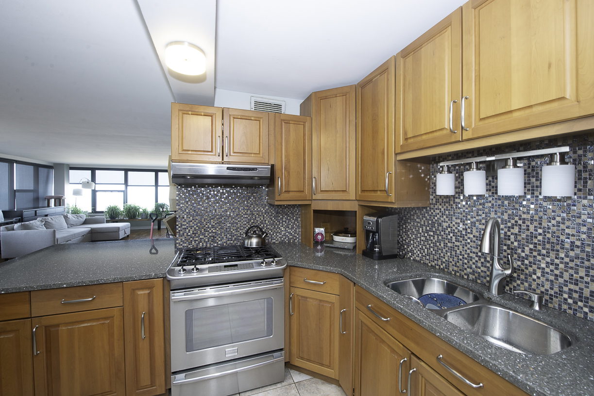 5801 North Sheridan Road, Unit 18C Chicago, IL 60660 - Photo 15 of 37 Gallery Image 15