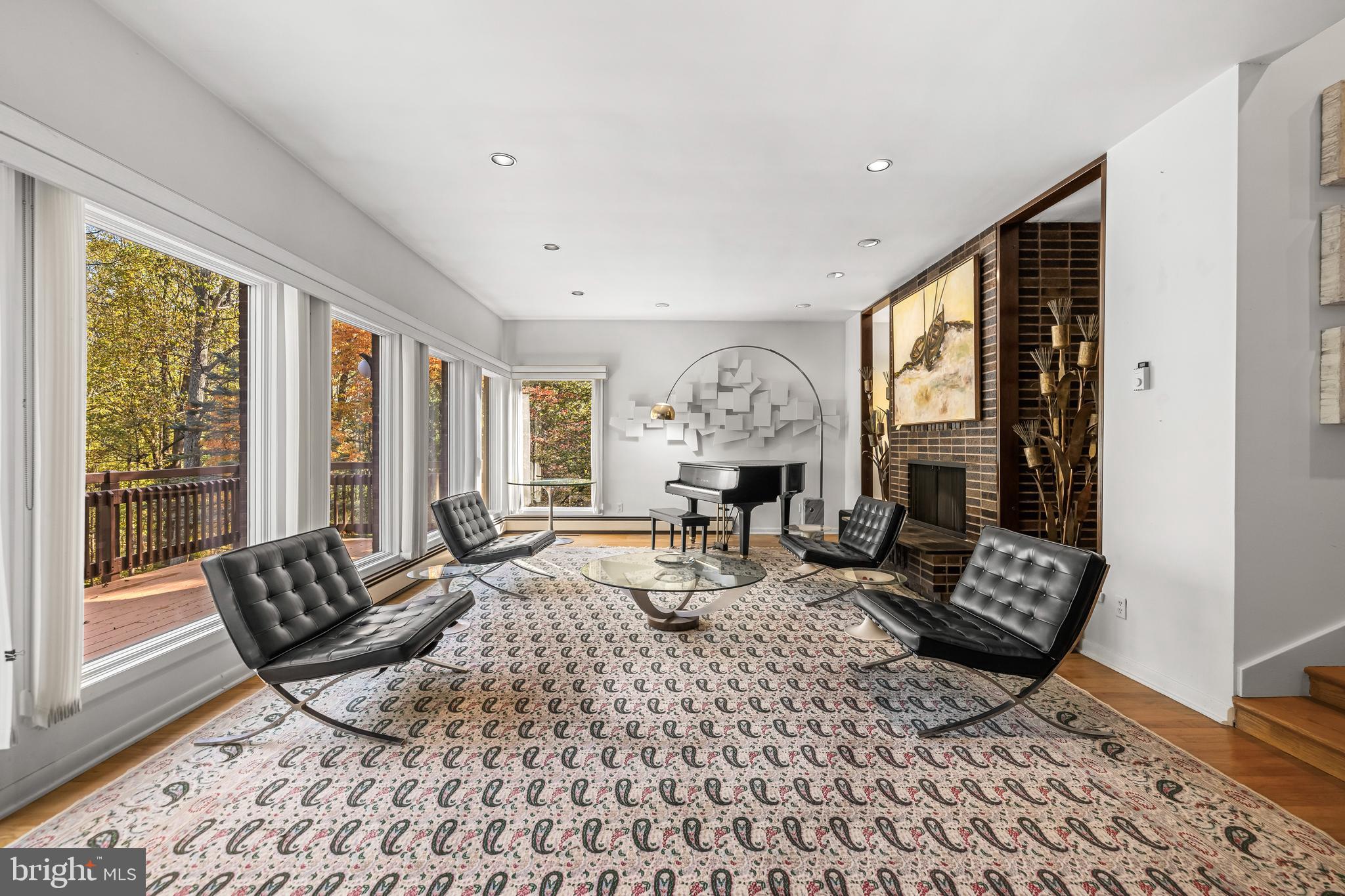 1106 High Country Road Towson, MD 21286 - Photo 47 of 77 a living room with furniture and a large window