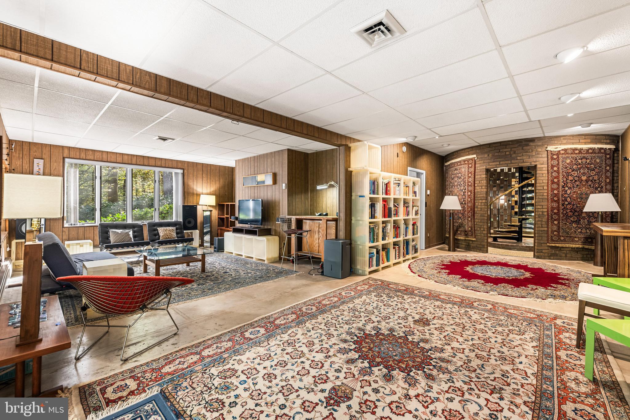 1106 High Country Road Towson, MD 21286 - Photo 64 of 77 a outdoor space with lots of tables and chairs