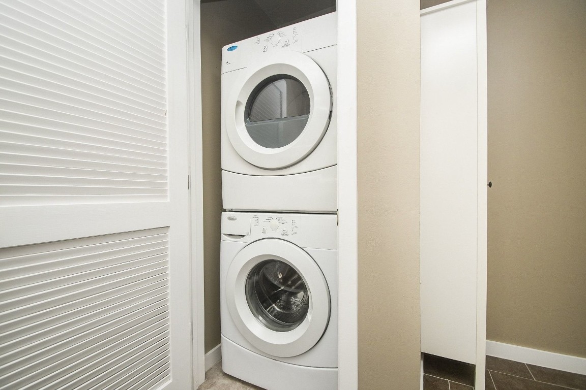 5925 Almeda Road, Unit 10704 Houston, TX 77004 - Photo 17 of 25 In-unit laundry.