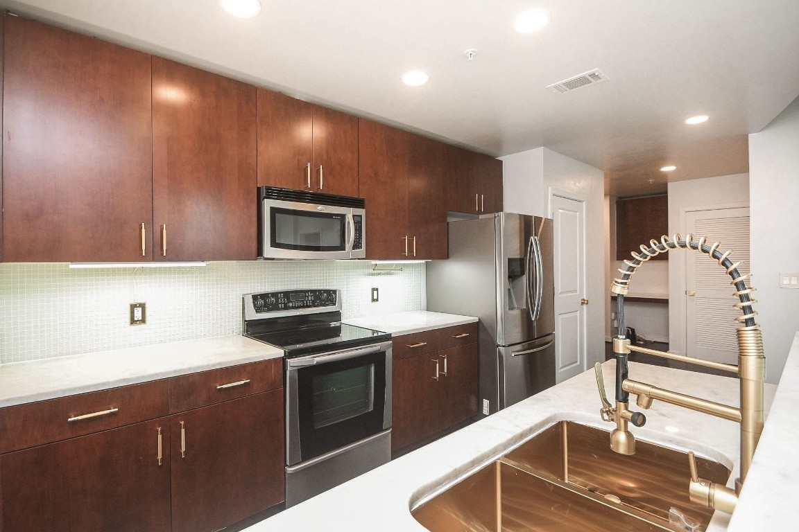 5925 Almeda Road, Unit 10704 Houston, TX 77004 - Photo 8 of 25