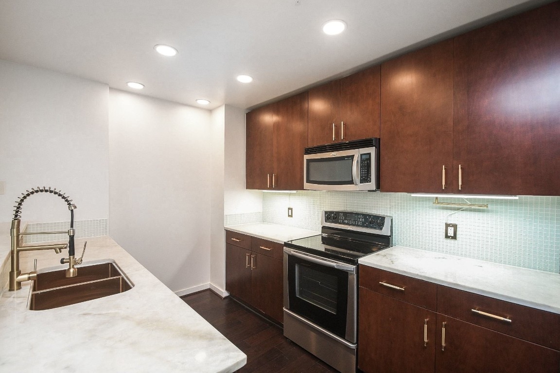 5925 Almeda Road, Unit 10704 Houston, TX 77004 - Photo 10 of 25