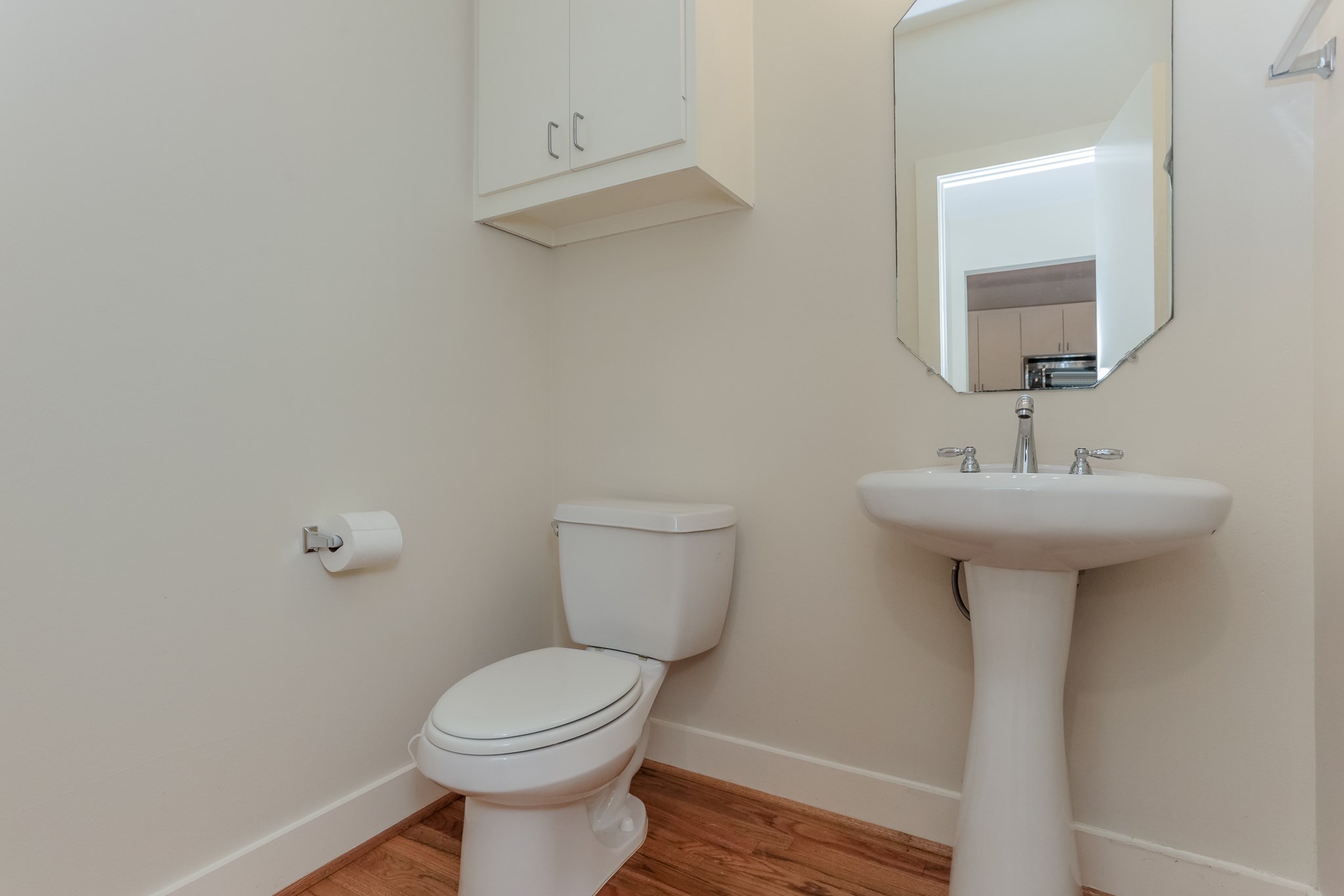 2705 Rutland Street, Unit B Houston, TX 77008 - Photo 6 of 21 Powder Room conveniently located on the 2nd floor.