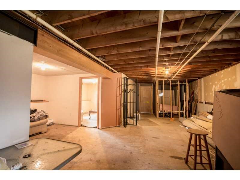 519 E Road Tiverton, RI 02878 - Photo 6 of 10