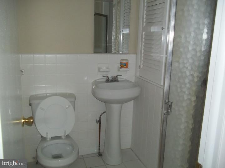 511 Trowill Lane Wayne, PA 19087 - Photo 3 of 12 Bathroom