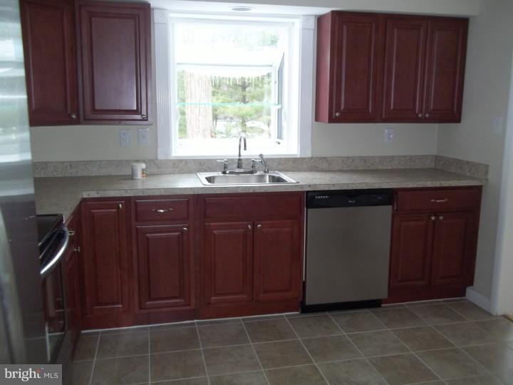 511 Trowill Lane Wayne, PA 19087 - Photo 6 of 12 Kitchen