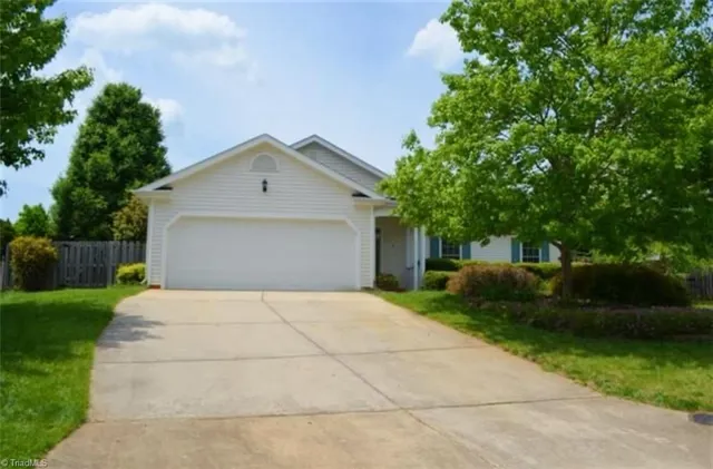 $1,950 | 7 Drakestone Court, Greensboro, NC 27455