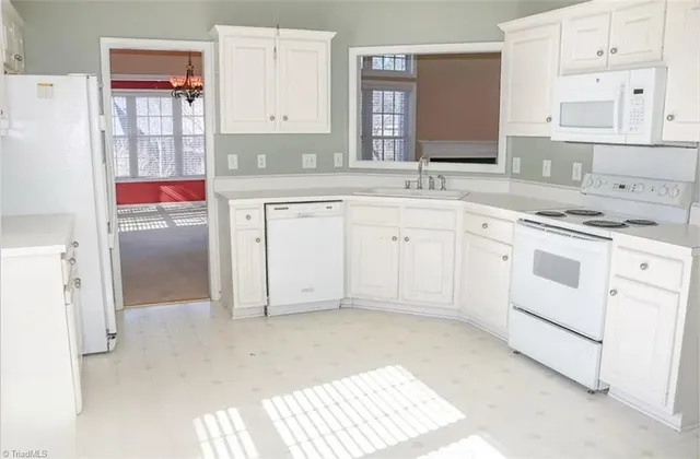 $1,950 | 7 Drakestone Court, Greensboro, NC 27455