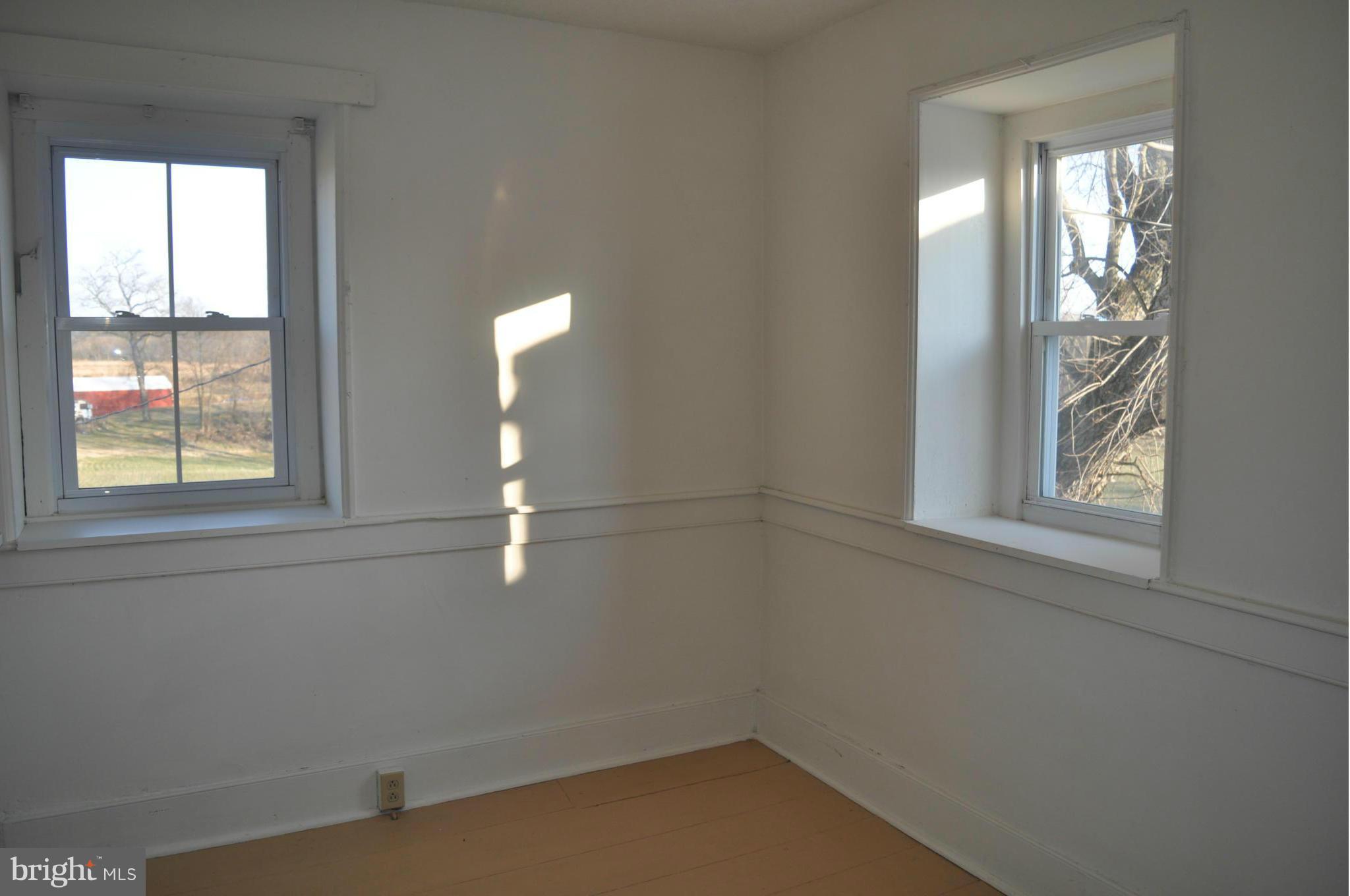 7234 Tommytown Road Sharpsburg, MD 21782 - Photo 22 of 40 an empty room that has a window
