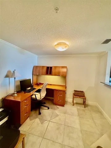 $4,500 | 800 North Tamiami Trail, Unit 708, Sarasota, FL 34236
