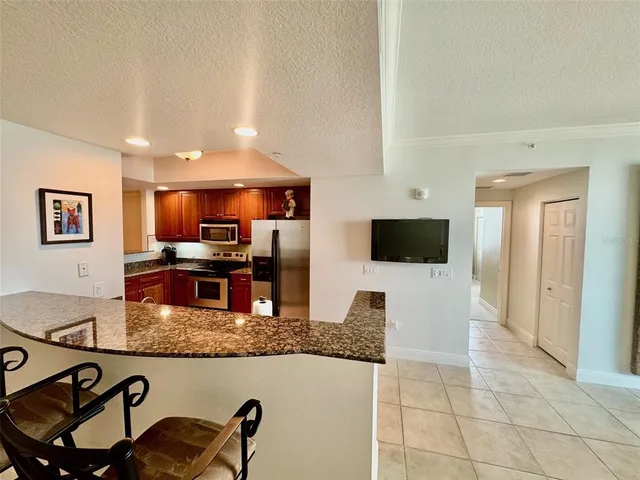 $4,500 | 800 North Tamiami Trail, Unit 708, Sarasota, FL 34236