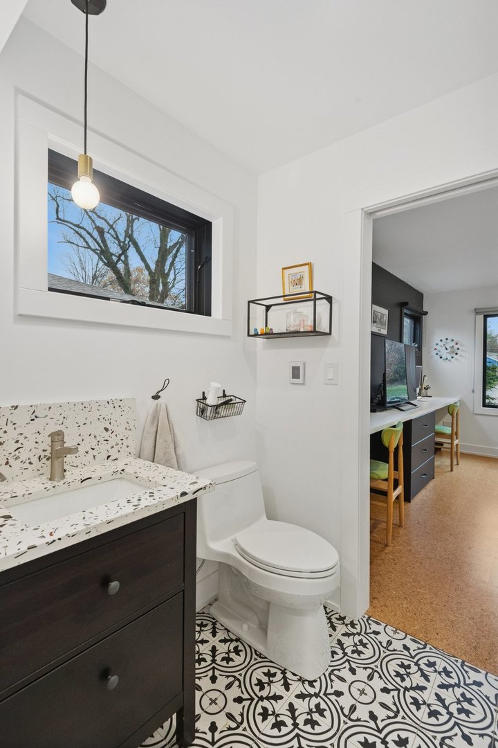 3310 Hayes Street Evanston, IL 60201 - Photo 18 of 32