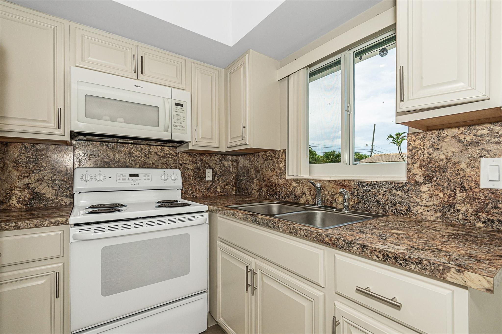 2170 Northeast 44th Street Lighthouse Point, FL 33064 - Photo 7 of 30 Photo 7