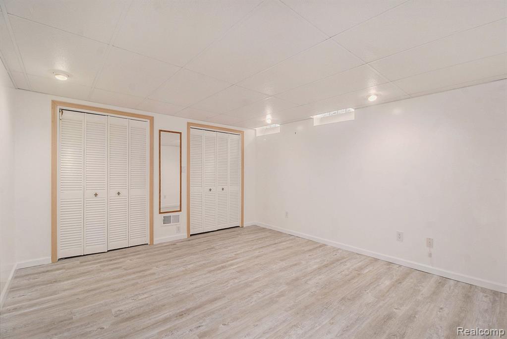 26032 Steele Road Farmington Hills, MI 48331 - Photo 21 of 38