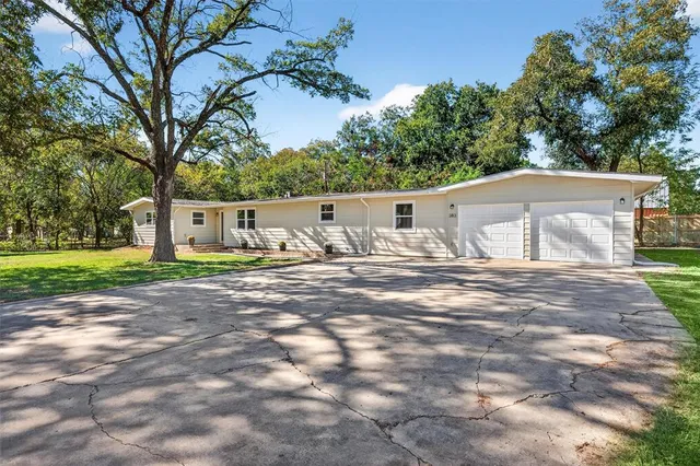 a view of a house with backyard and a garden