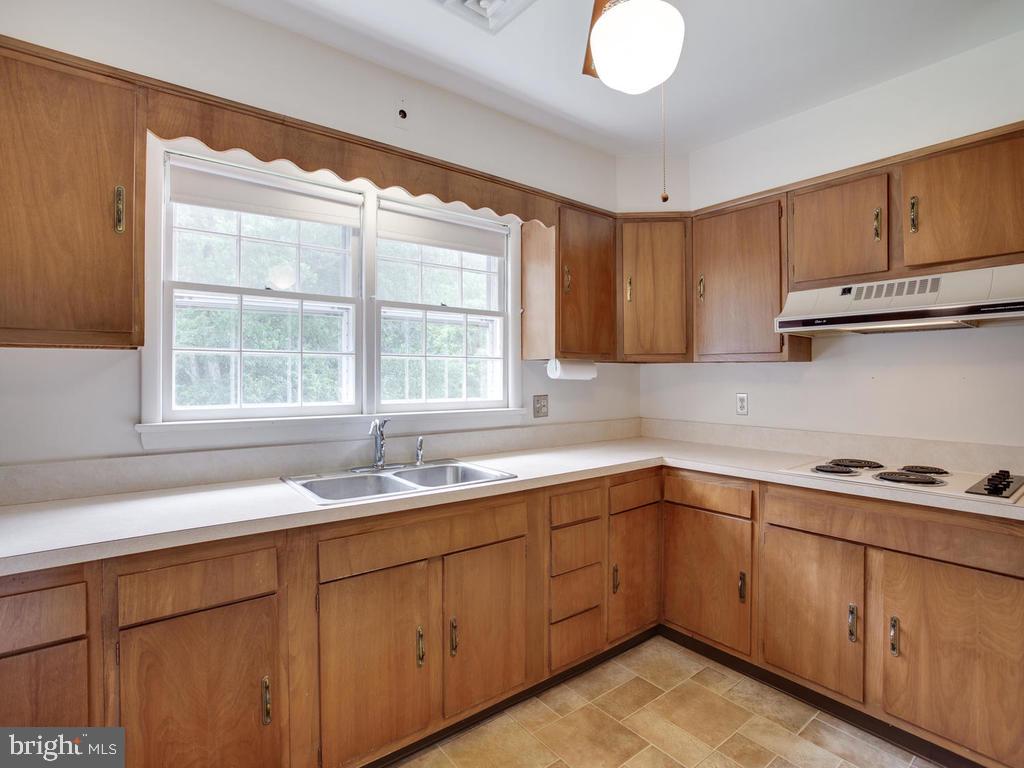 301 Plum Point Road Huntingtown, MD 20639 - Photo 9 of 17 Kitchen