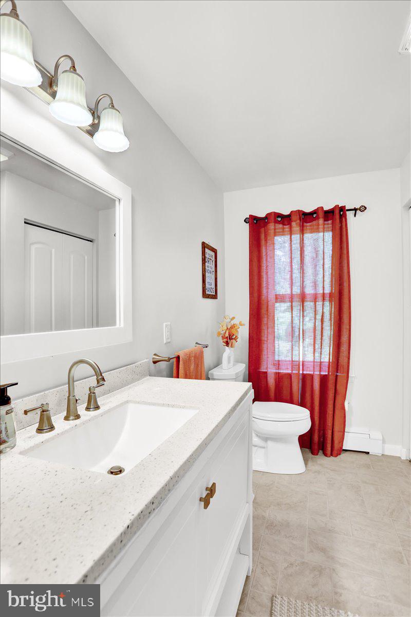 416 Green Lane Reading, PA 19601 - Photo 27 of 42 a bathroom with a sink a tub and a sink